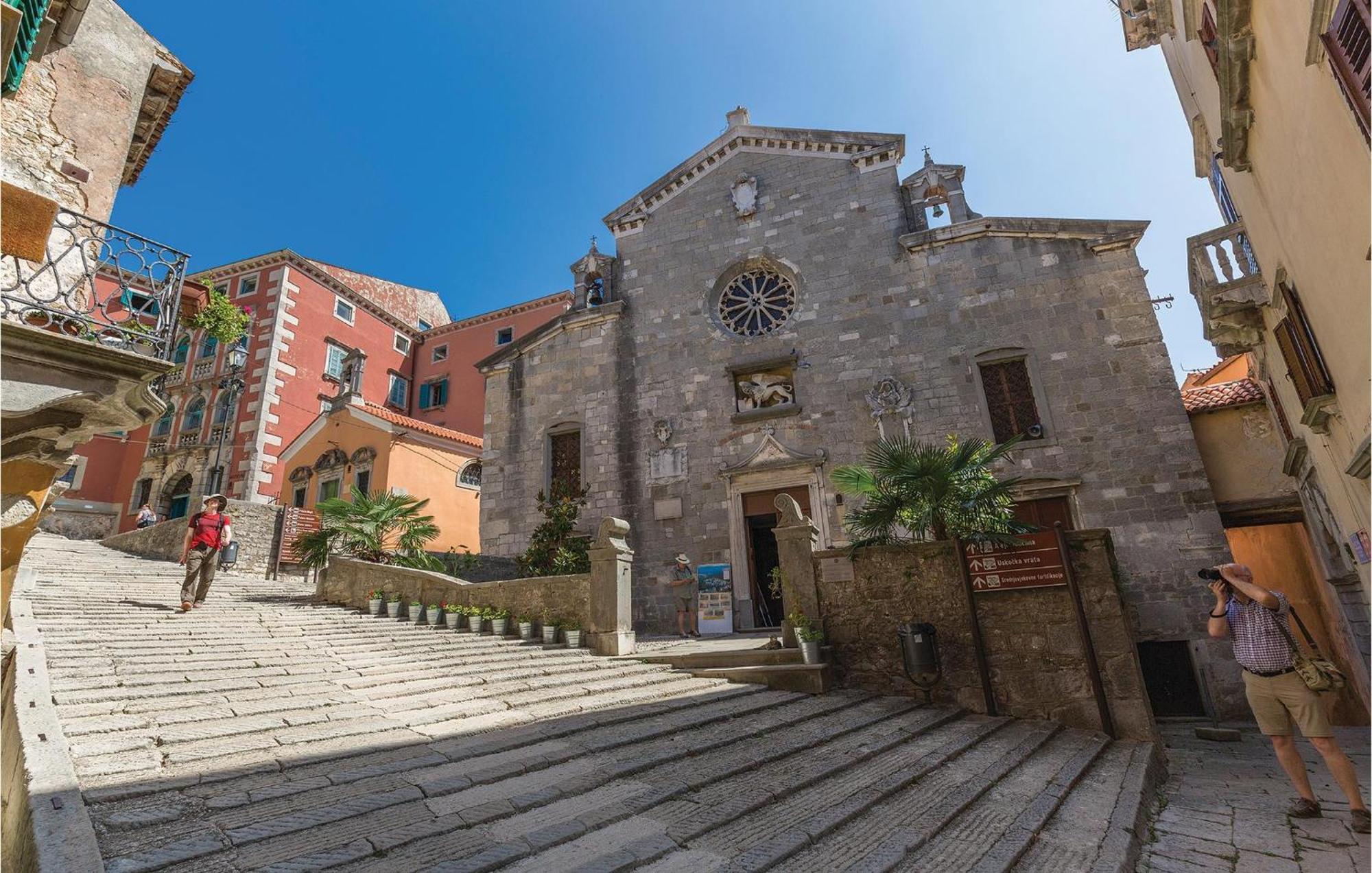 Gorgeous Home In Labin With Outdoor Swimming Pool Bagian luar foto